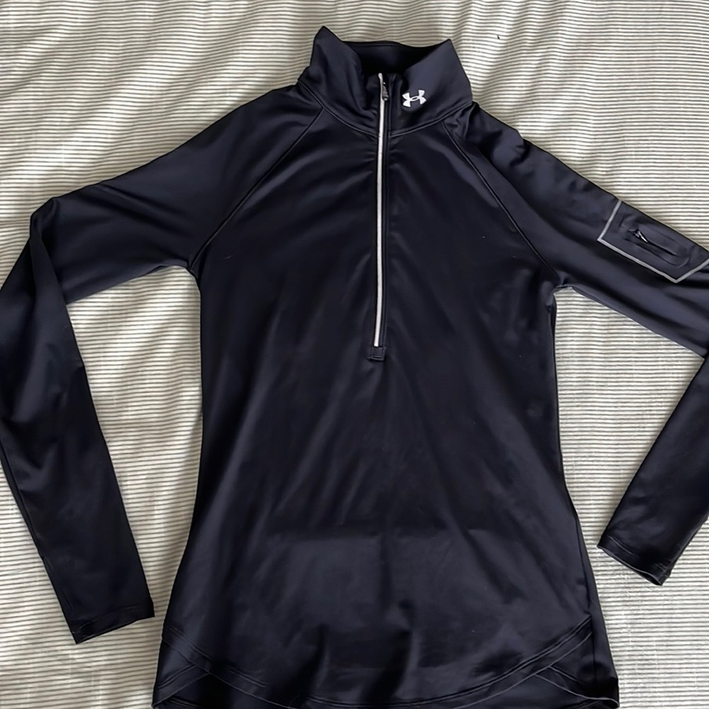 Under Armour Black pullover | Size Small